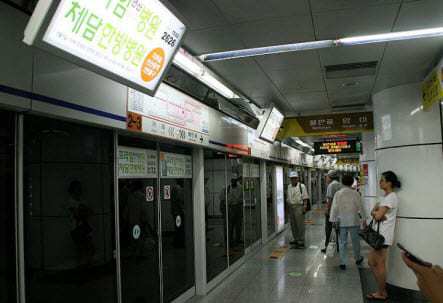 Busy Seoul Subway Station