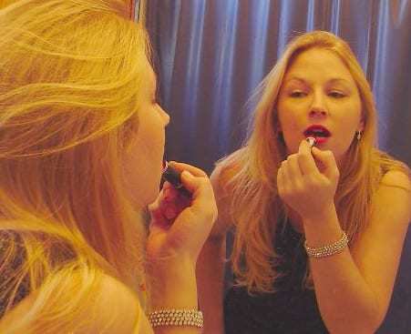 augmented reality mirror makeup cosmetics lipstick