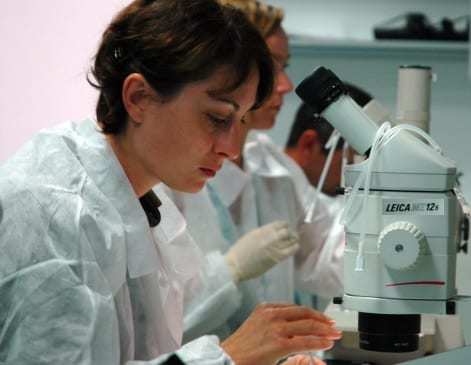 smartphone battery technology picture of scientists in lab