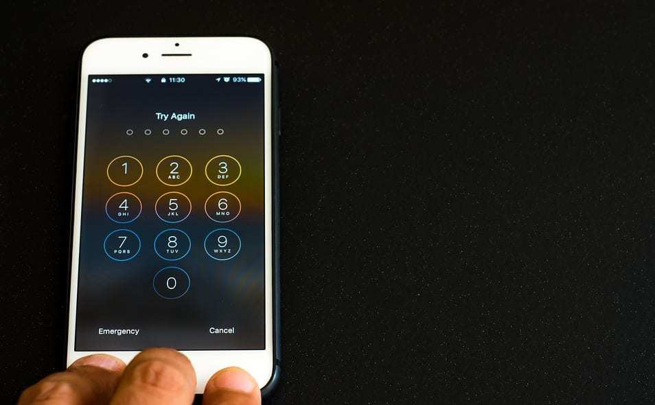 iPhone lock - iPhone passcode try again
