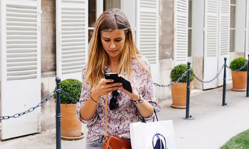 retail mobile apps - woman on mobile phone
