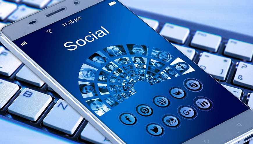 Social Media Companies - Social Media Apps - Phone