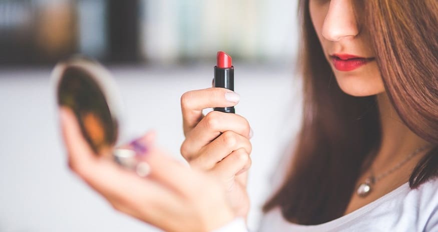 YouTube AR feature - woman applying makeup - lipstick
