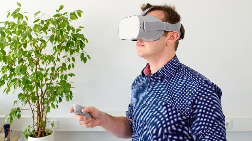 Amazon Prime Video VR - Man wearing VR headset