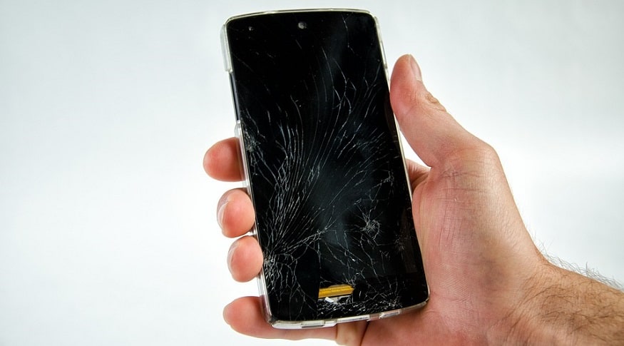 Smartphone damage - cracked phone screen