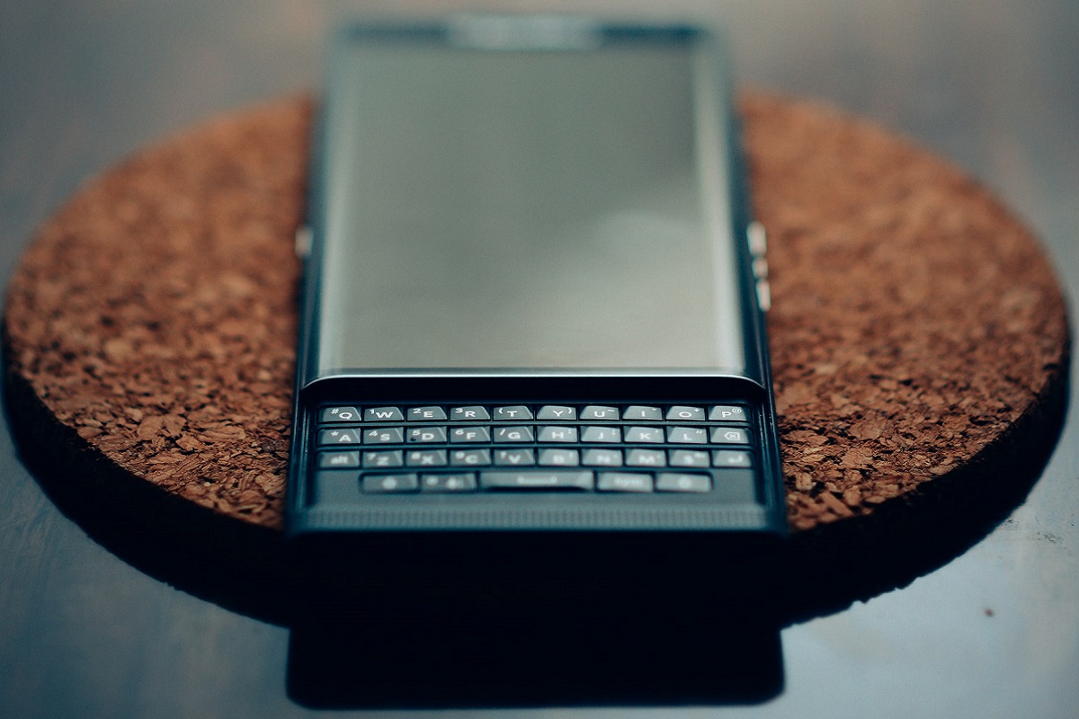 5G BlackBerry - BlackBerry Smartphone with keyboard