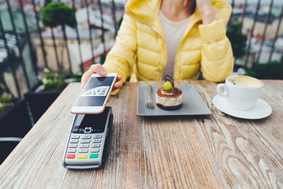 Mobile wallets - Person paying with mobile