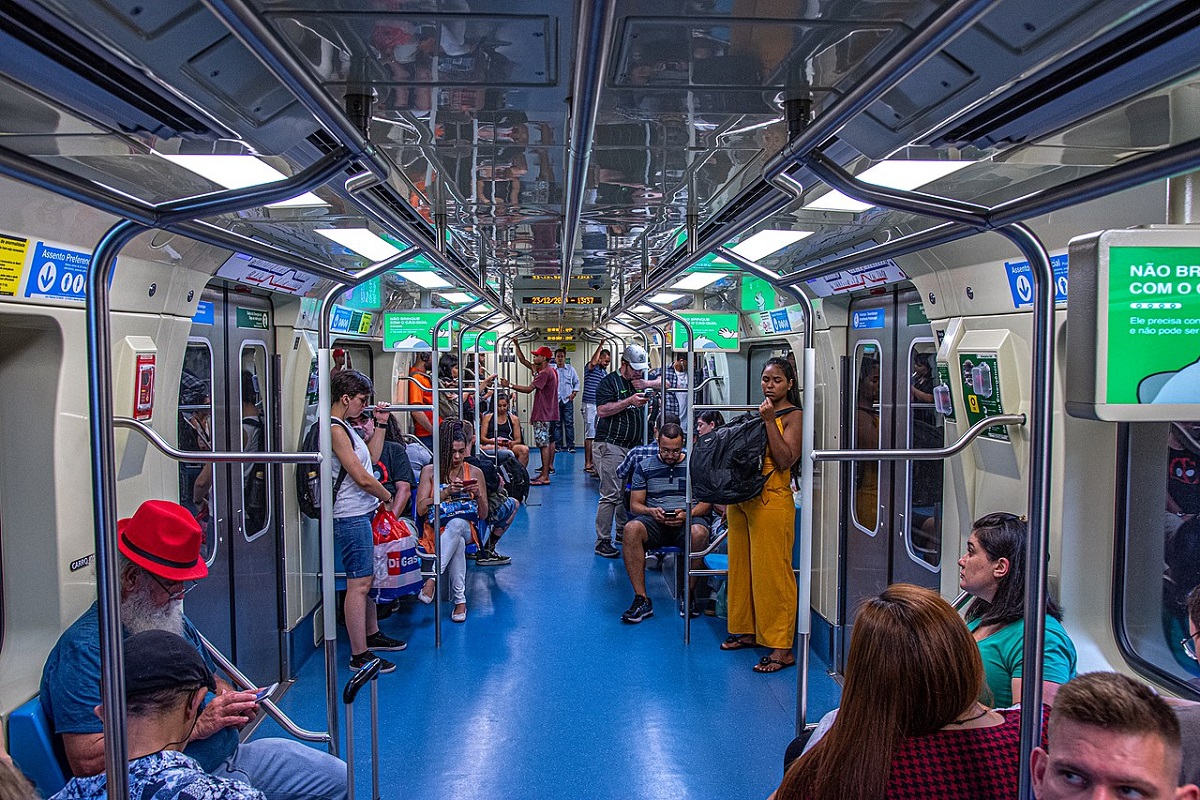 People on São Paulo Metro - Facial recognition