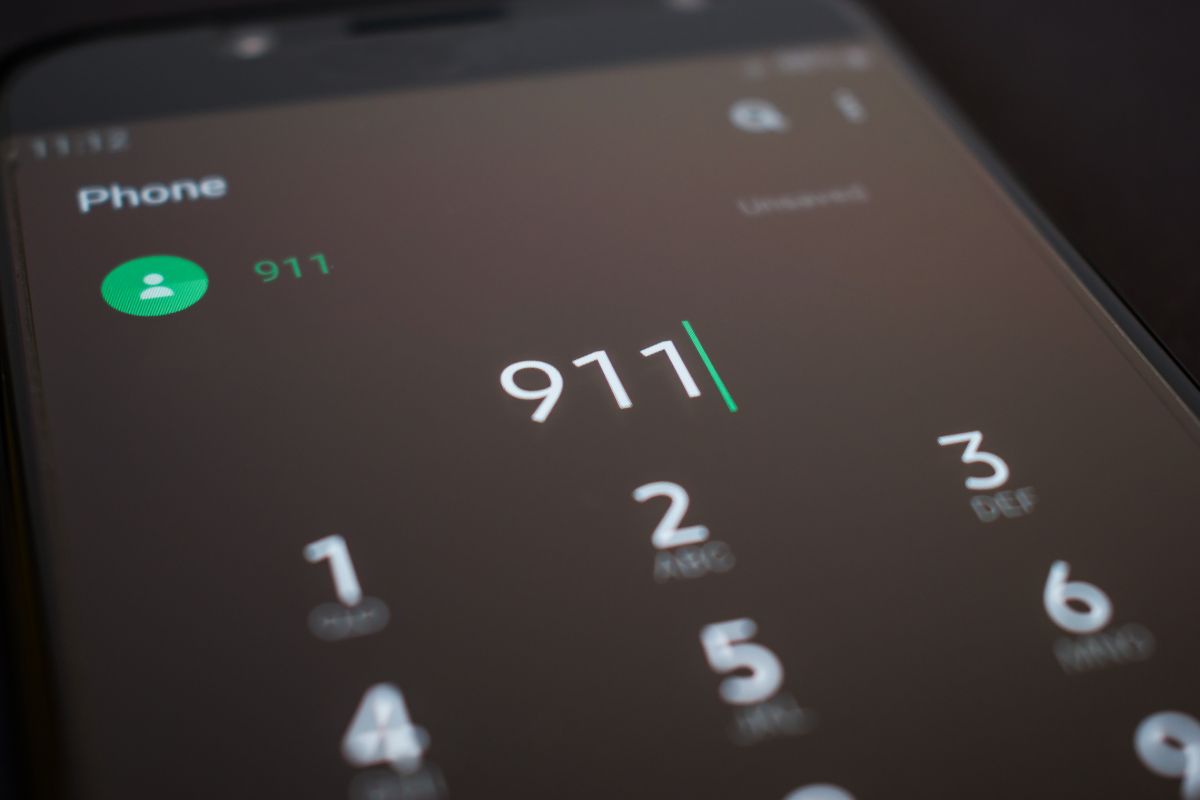 smartphones - 911 being dialed on smartphone
