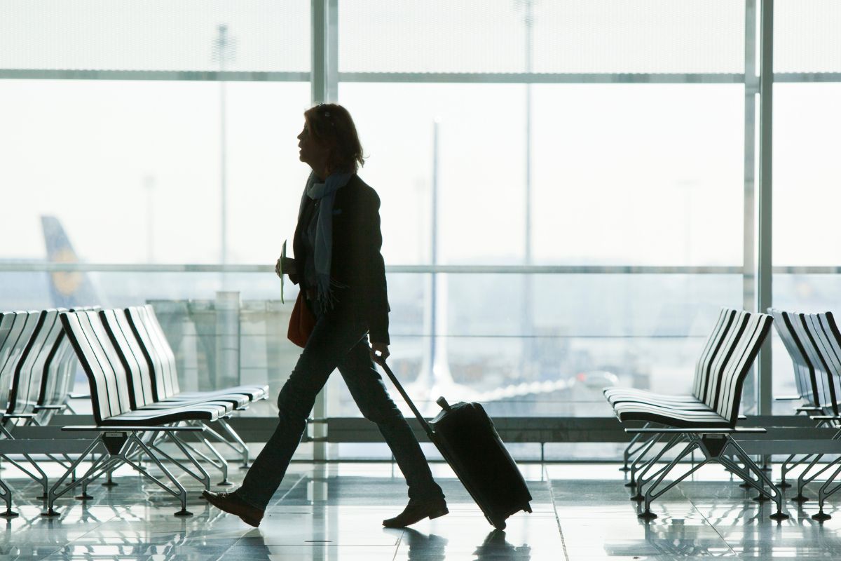 Apple AirTags - airline passenger with luggage in airport