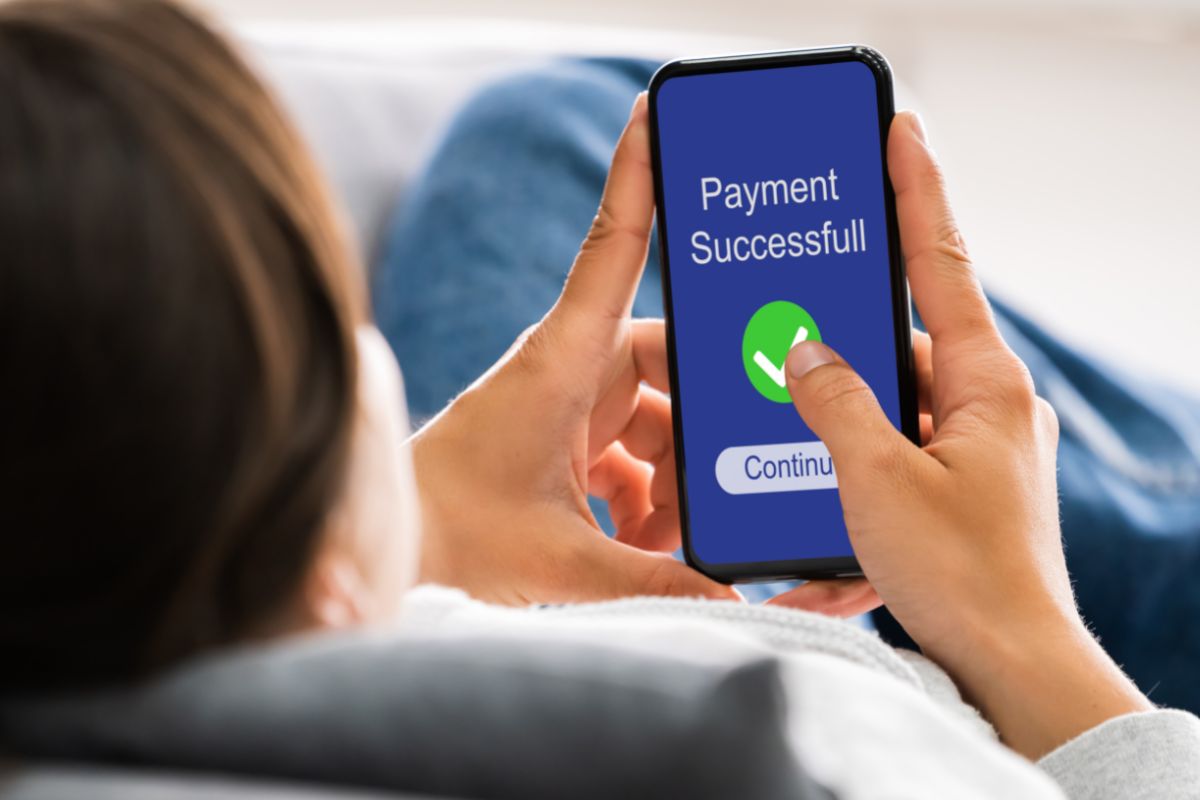 Mobile payments - Person using payment app
