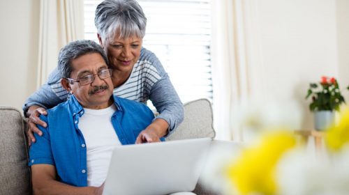 Internet use - Seniors on the computer