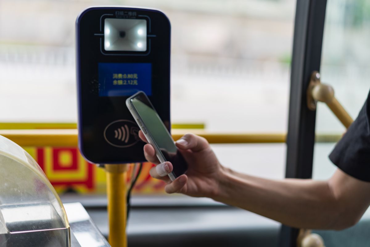 Mobile wallet - Paying bus fare with smartphone
