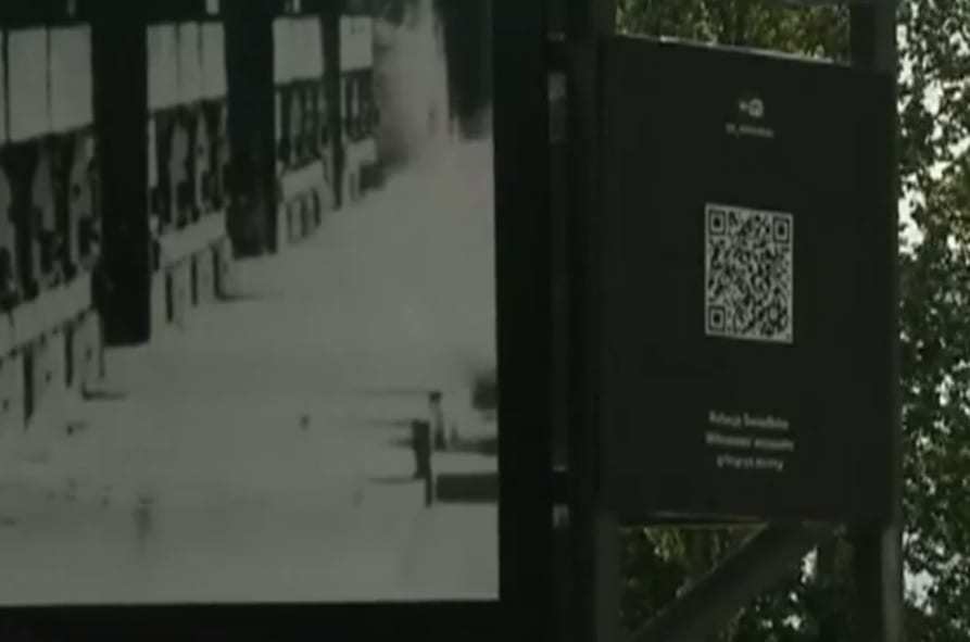 qr codes auschwitz