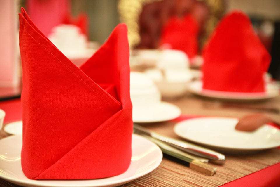 chinese wedding table setting qr code use