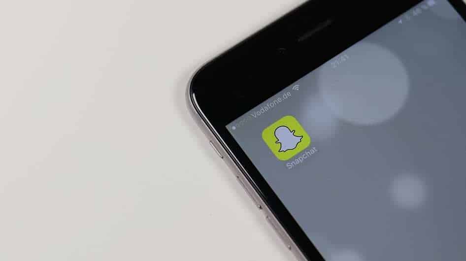 Mobile Commerce Shopper - Snapchat - Social Media - Millennials