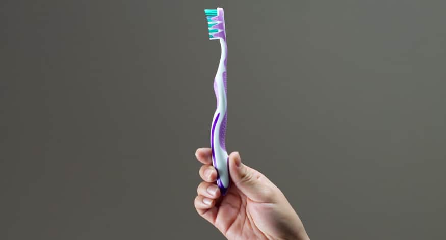 AI toothbrush - hand holding toothbrush