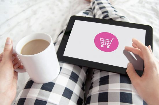 Live stream commerce - Person shopping on tablet