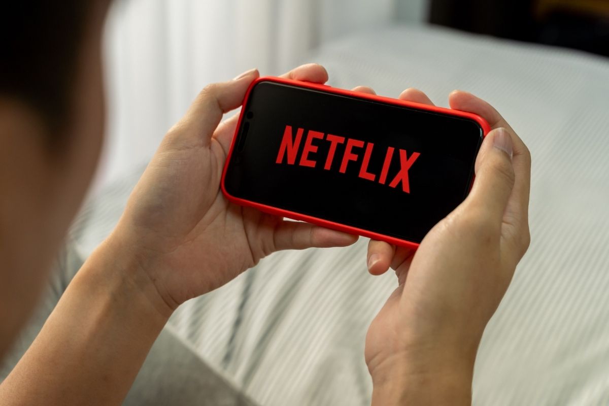 Mobile games - Netflix on phone