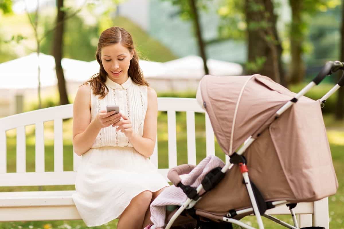 Smartphone use - Mother using phone