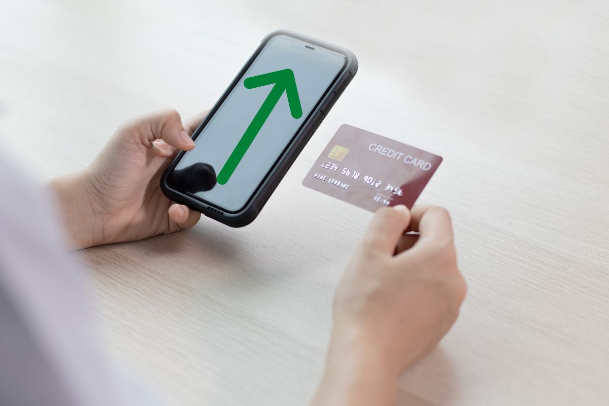 NFC technology - Smartphone and card - Contactless payments