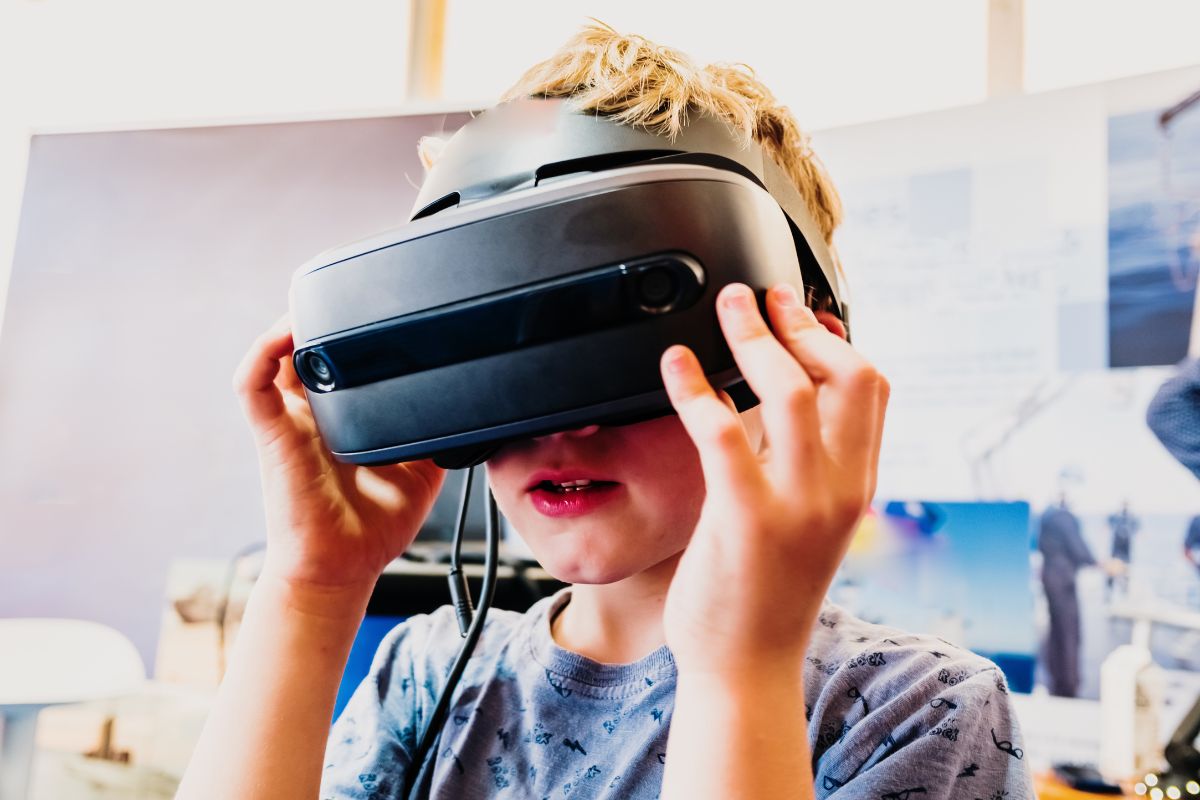 VR Tech - Kid using VR