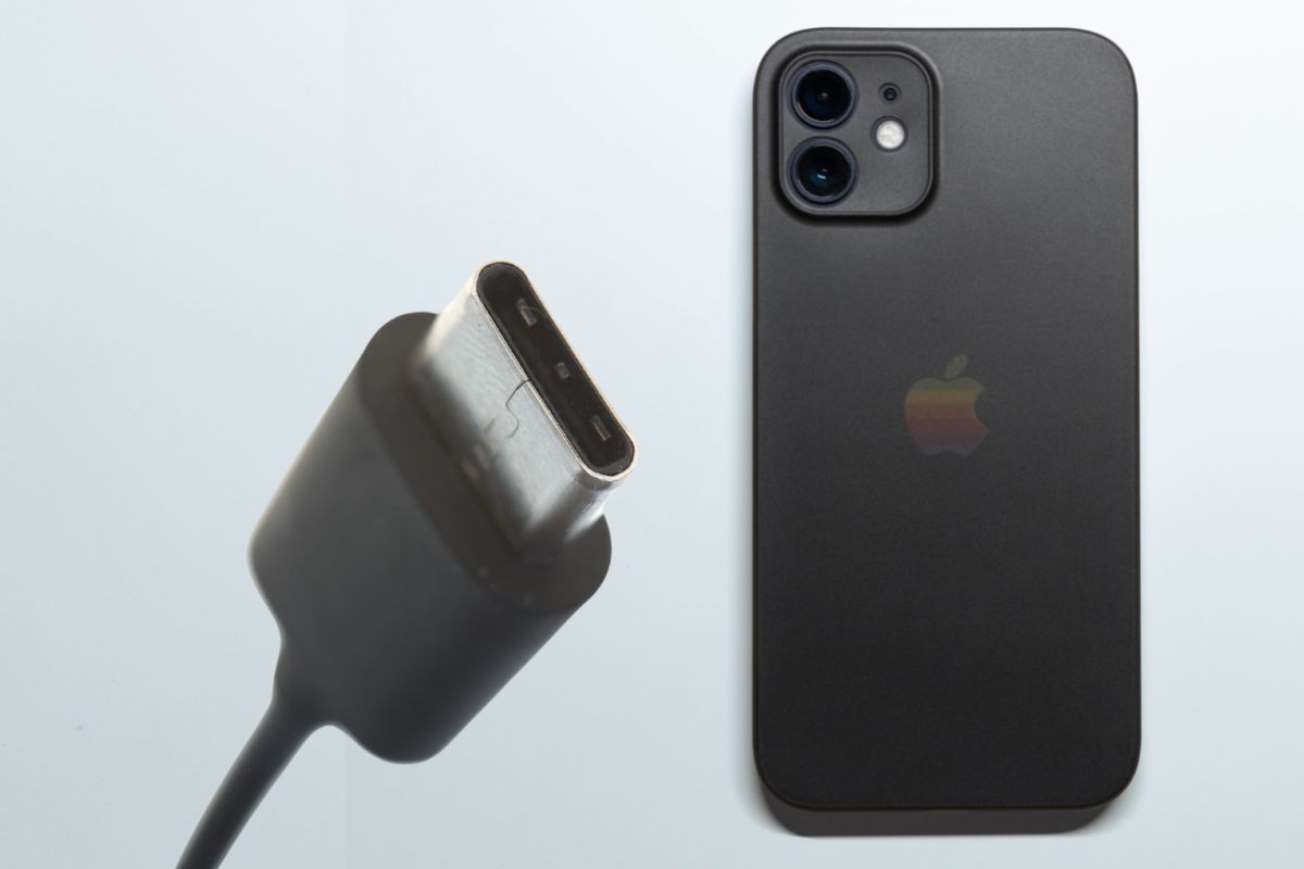 USB-C Cable and iPhone