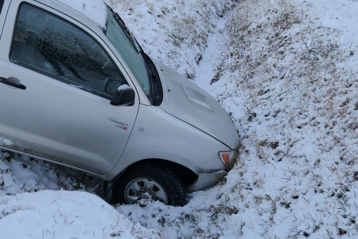 Emergency SOS - Vehicle in snow