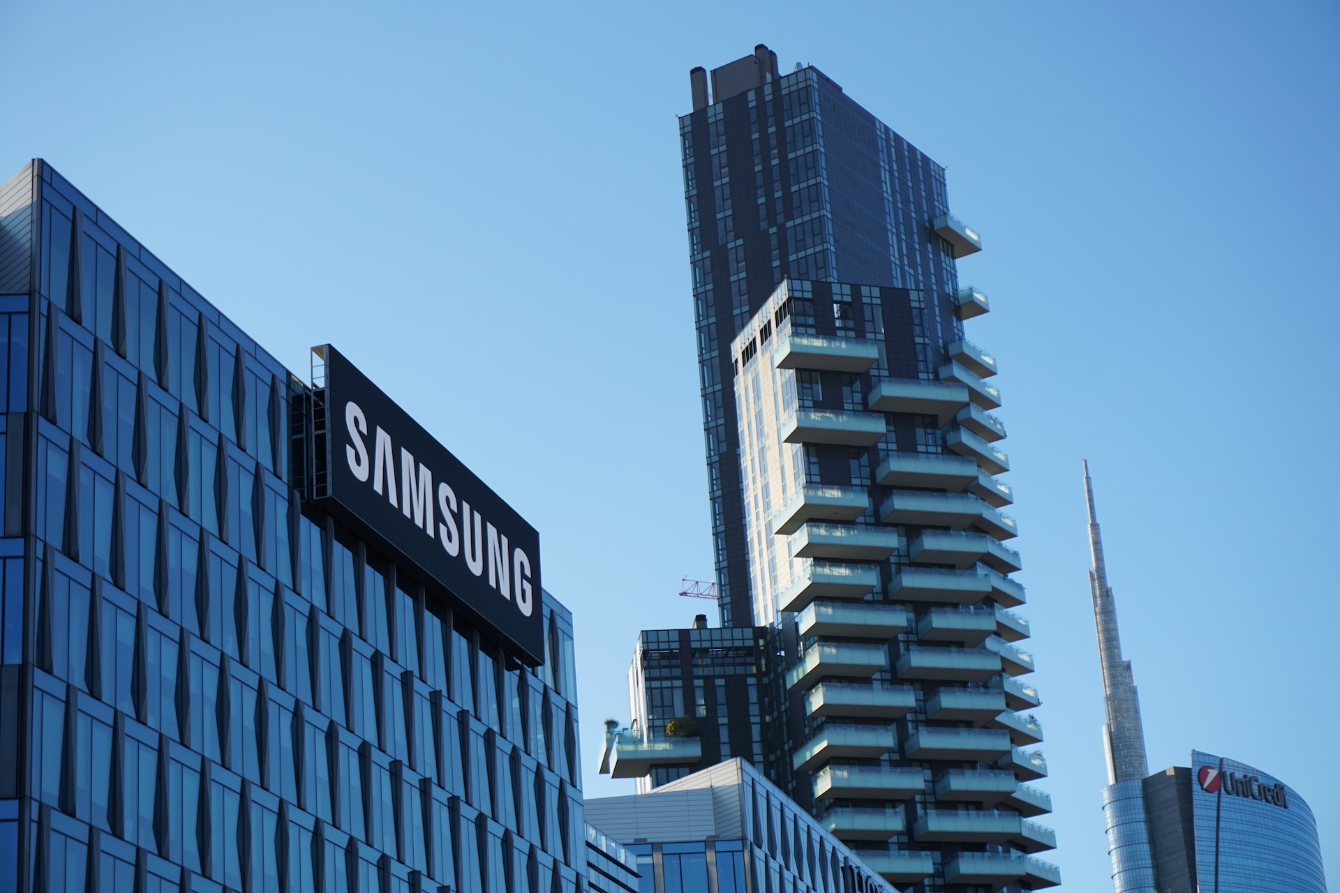 Galaxy Watch 6 - Samsung Building