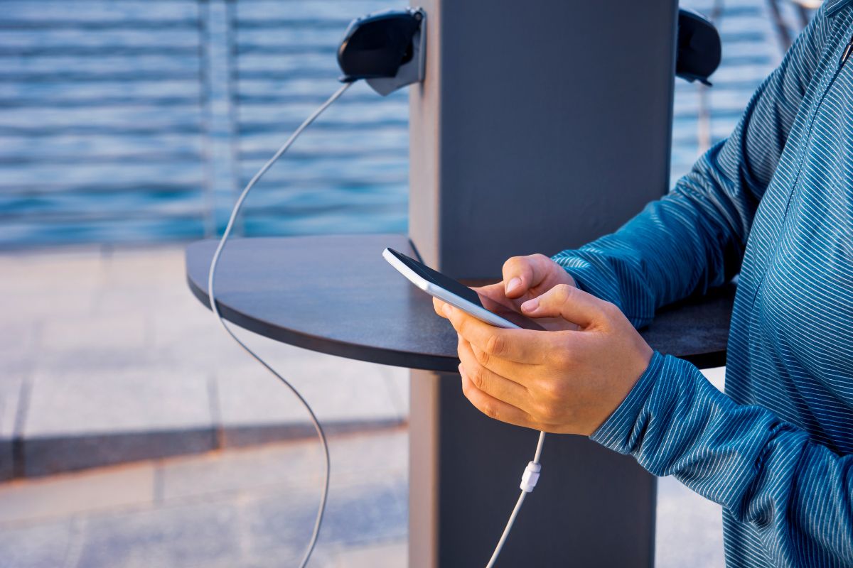 Mobile security - Person charging phone using public charging