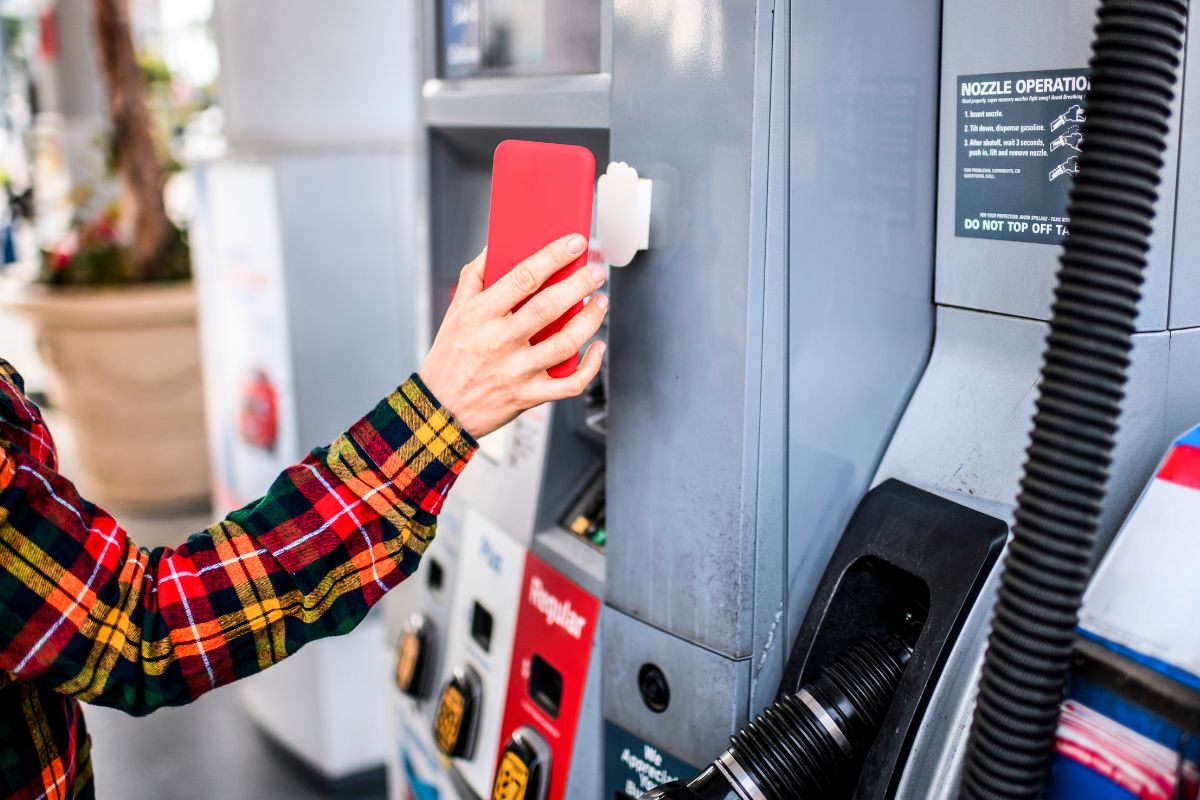 Mobile wallet - Paying with mobile at a gas station