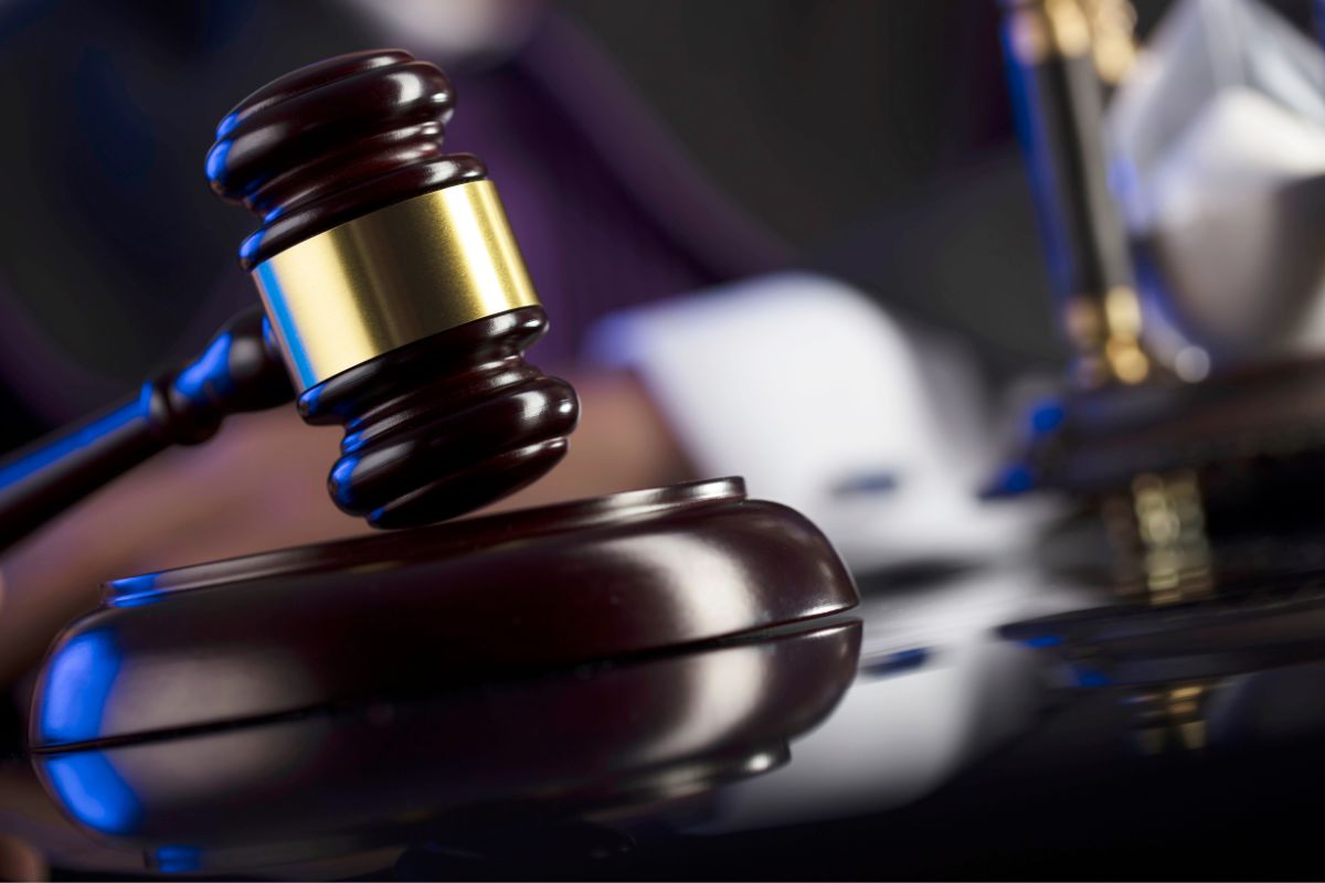 Artificial intelligence - law - gavel
