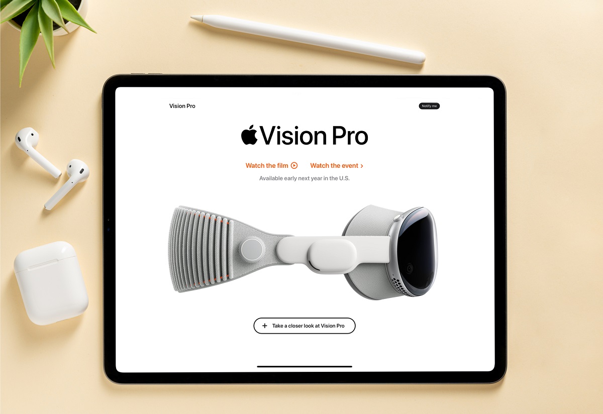 Apple’s Vision Pro augmented and virtual reality headset is heavy 2 Virtual reality - Apple Vision Pro on screen