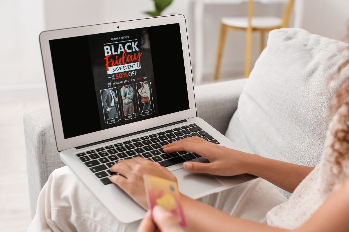 Mobile commerce - Online shopping for Black Friday sales