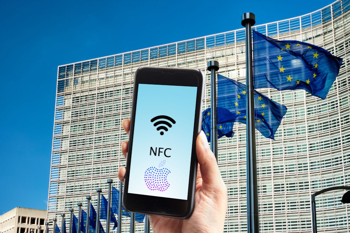 NFC payments - European Commission - Hand holding up phone