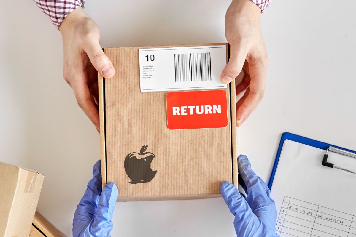 Vision Pro - Image of a Person returnin a package