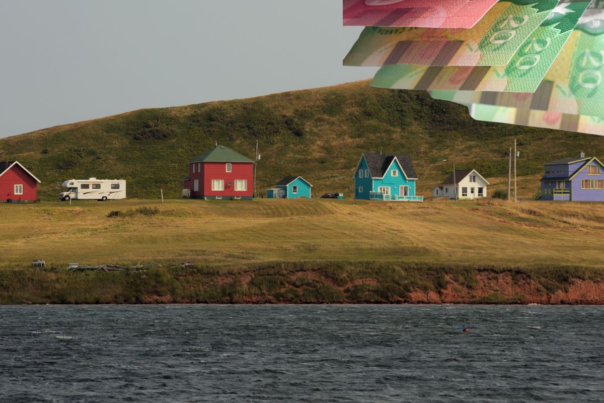 QR code - Houses on Îles-de-la-Madeleine - Canadian money
